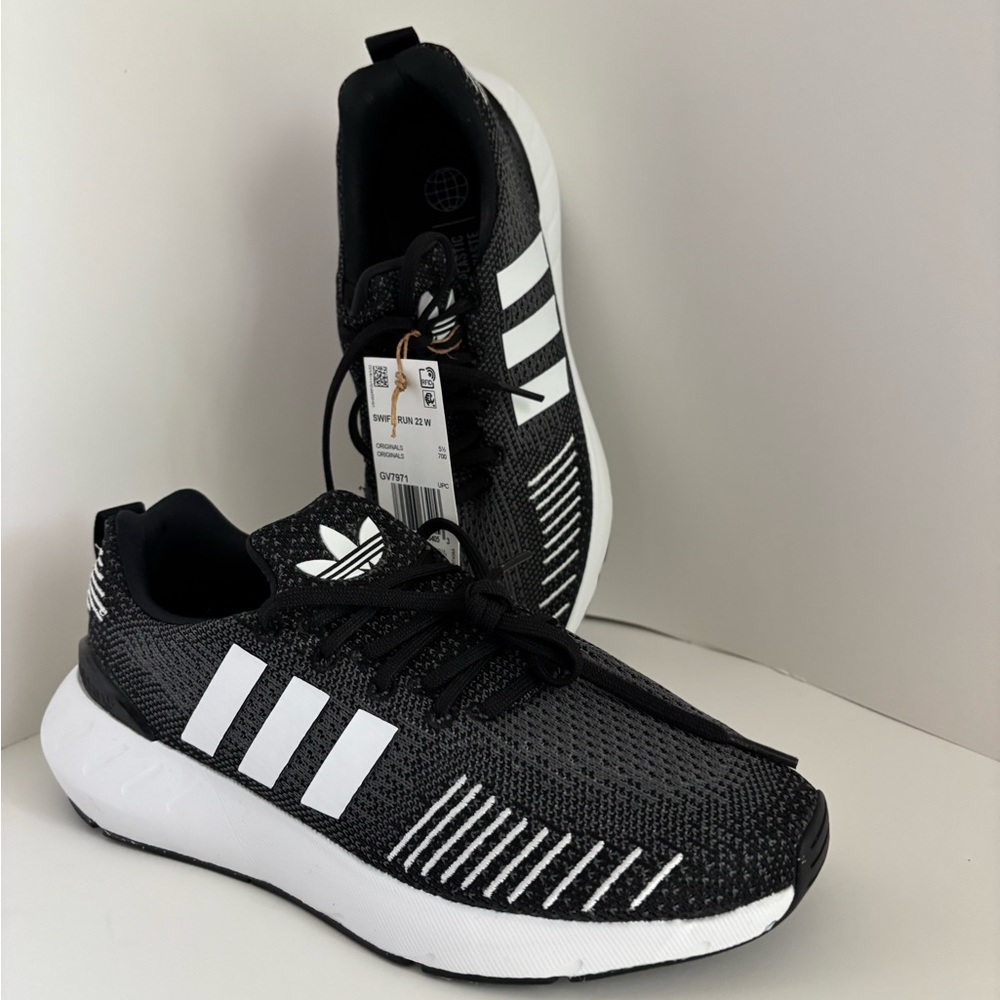 ❌❌SOLD❌❌adidas Black and White Swift Run 22 Sneakers